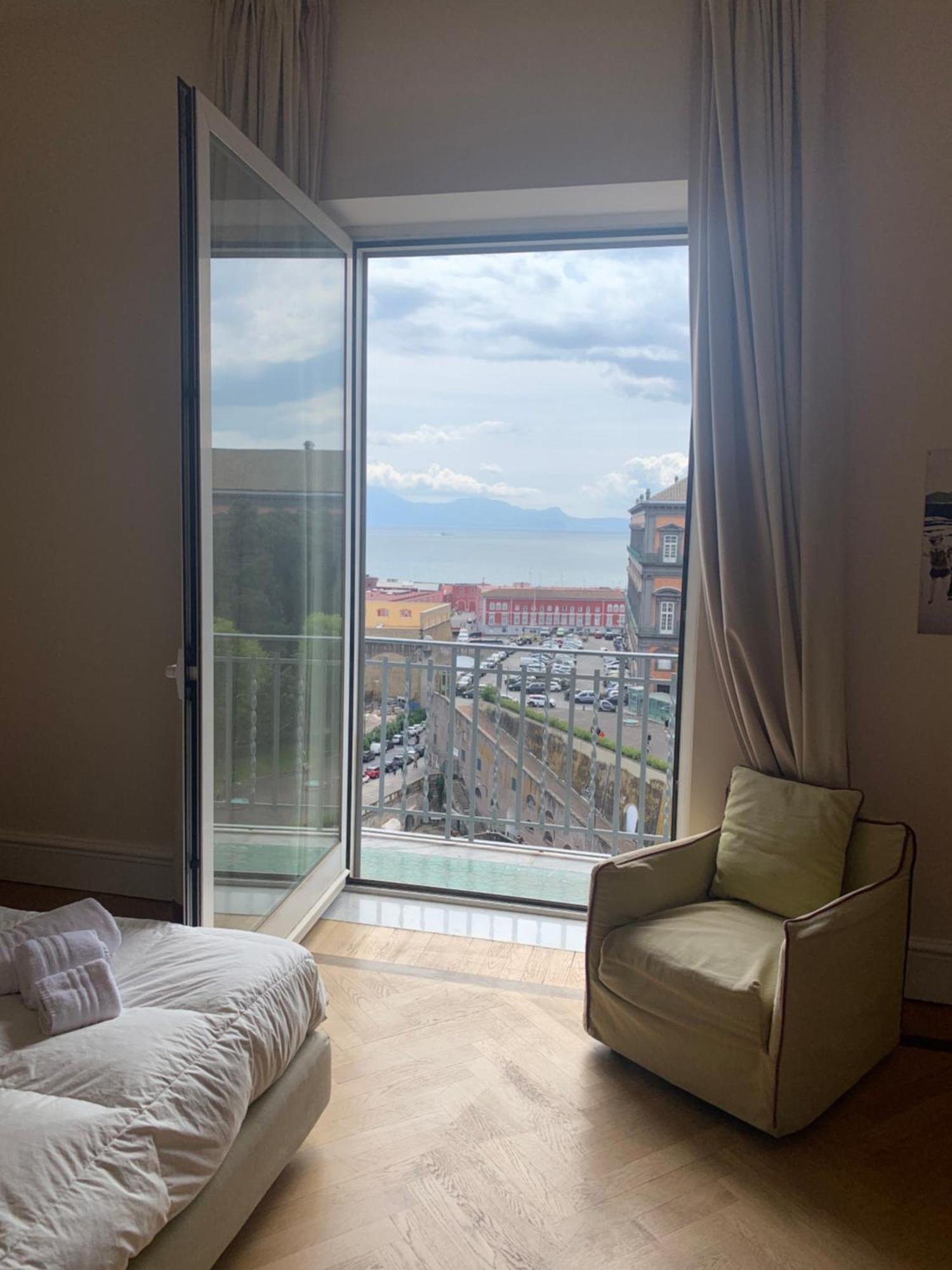 Residence Gli Angioini Srl Napoli Bagian luar foto