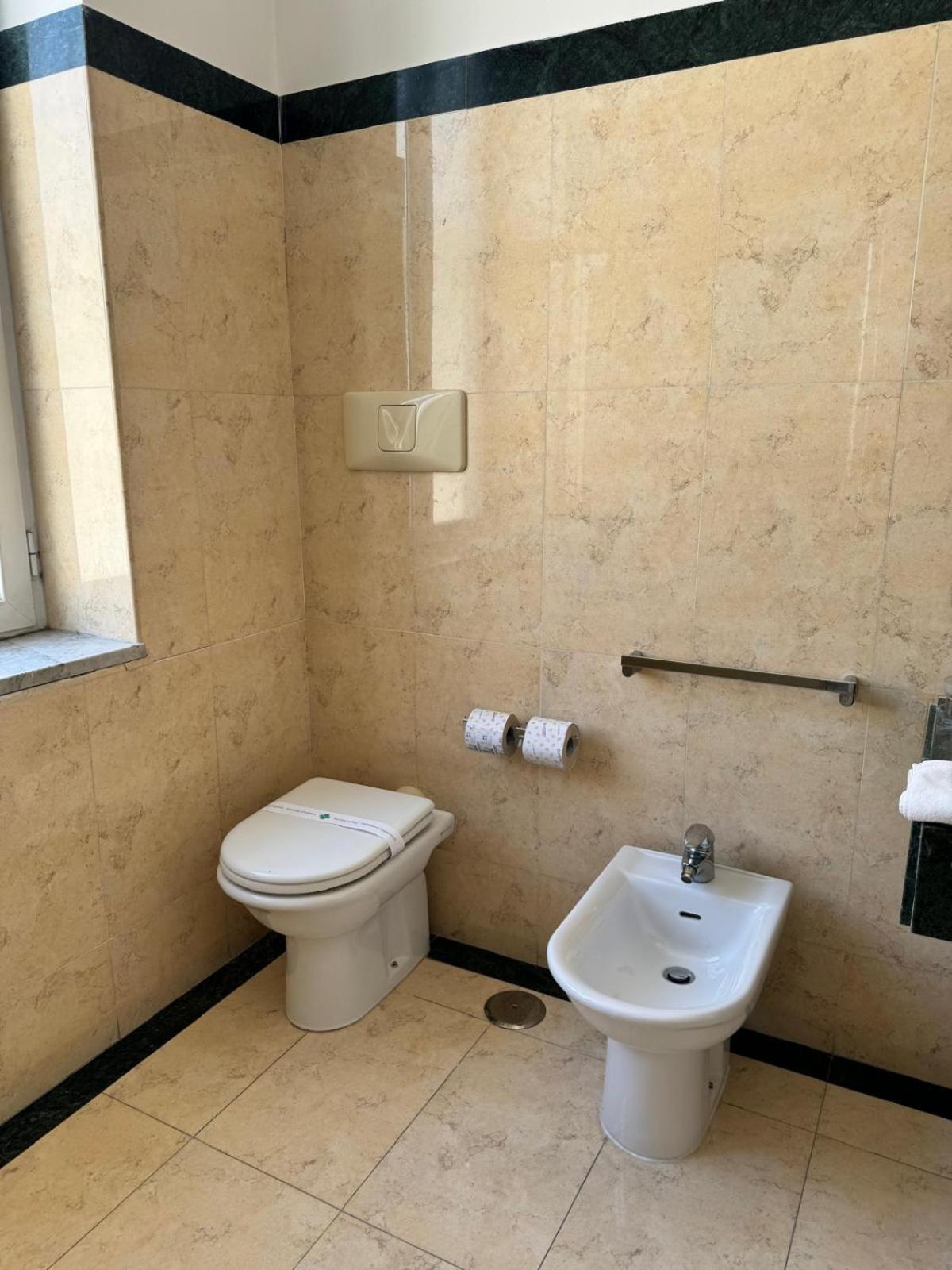 Residence Gli Angioini Srl Napoli Bagian luar foto