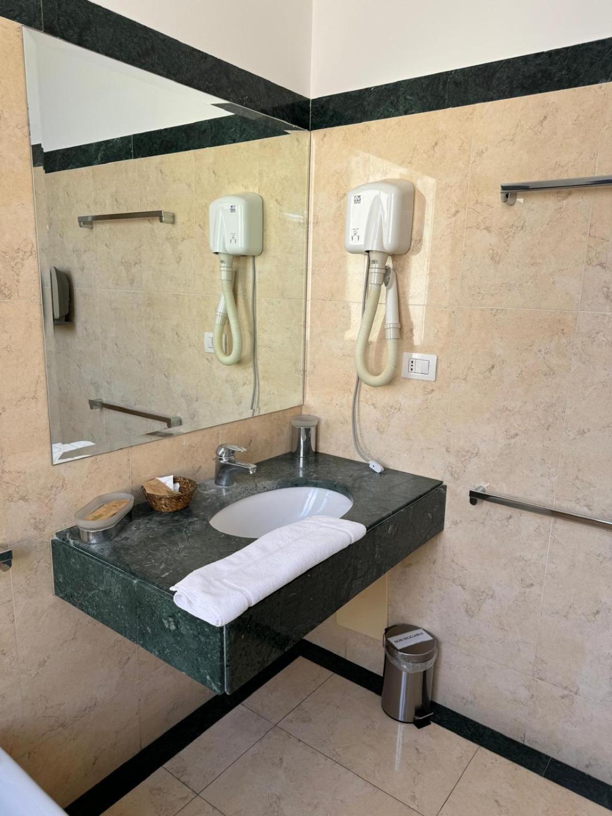 Residence Gli Angioini Srl Napoli Bagian luar foto